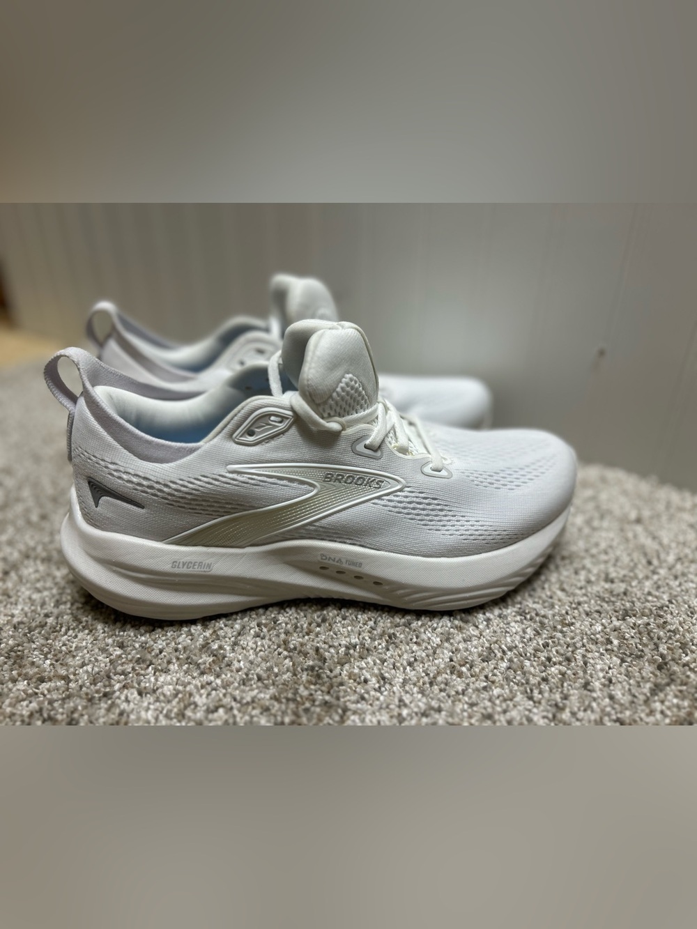 Brooks nwot 9.5 wide glycerin 22 white running athletic sneaker shoes comfort